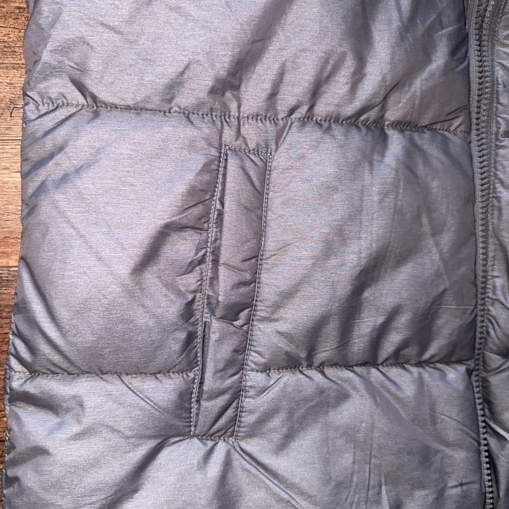 HeatKeep Metallic Gray Puffer Vest - Picture 4 of 8